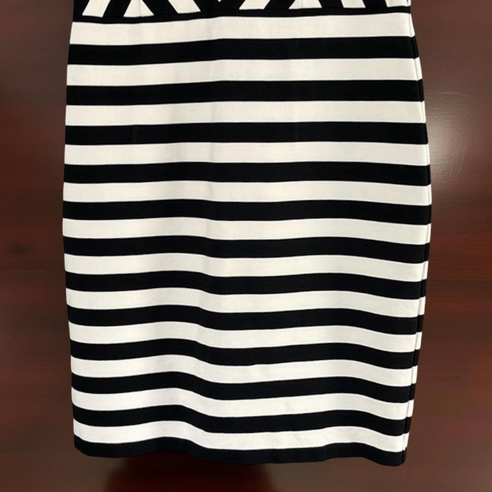 ‧₊˚✮ Striped Chevron Bodycon NWOT Work Heavy Fabric Day to Night - Picture 6 of 12